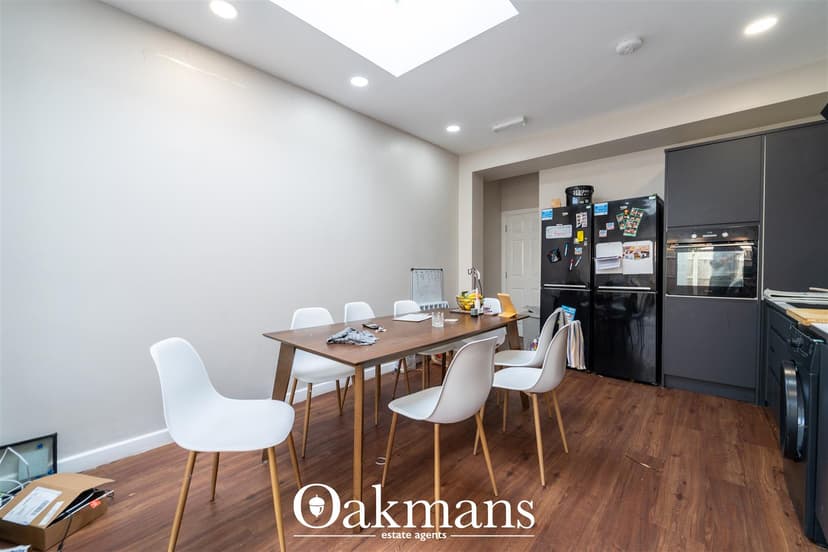 Room 6, Luton Road - Image 4