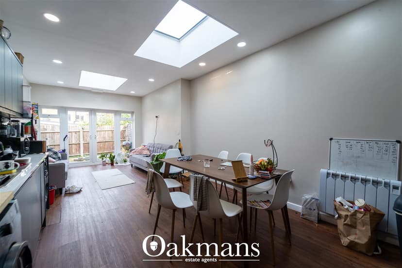 Room 6, Luton Road - Image 3