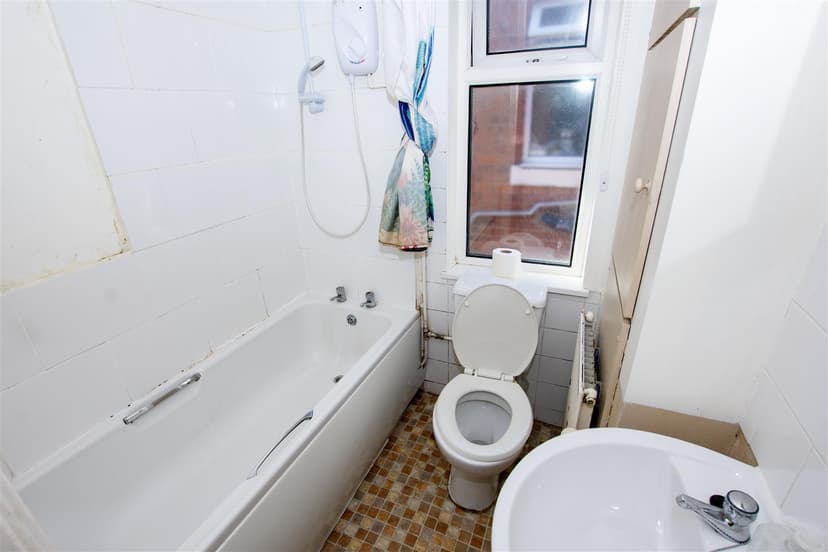 5, Umberslade Road - Image 2