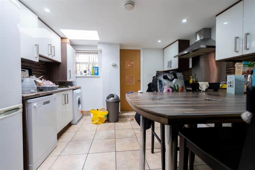 31, Luton Road - Image 20