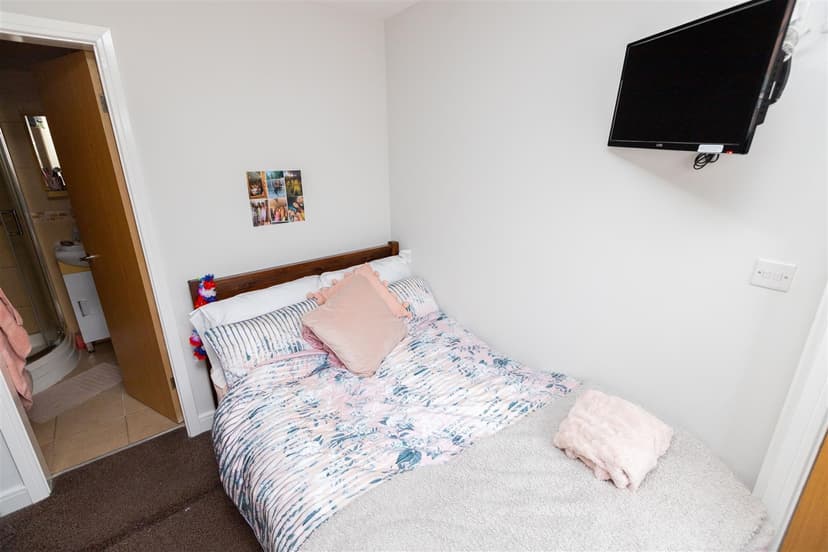 31, Luton Road - Image 8