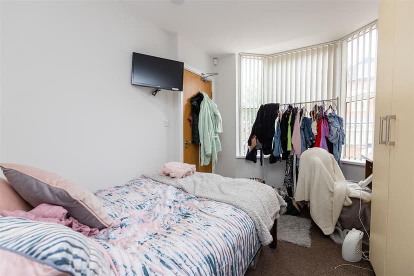 31, Luton Road - Image 7