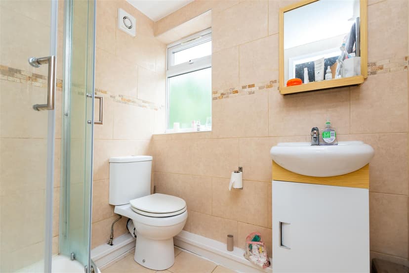 31, Luton Road - Image 4