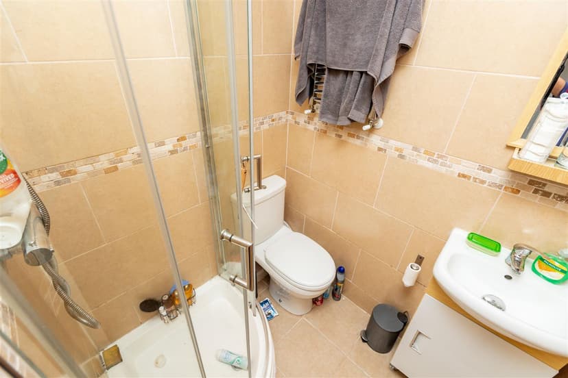 31, Luton Road - Image 1