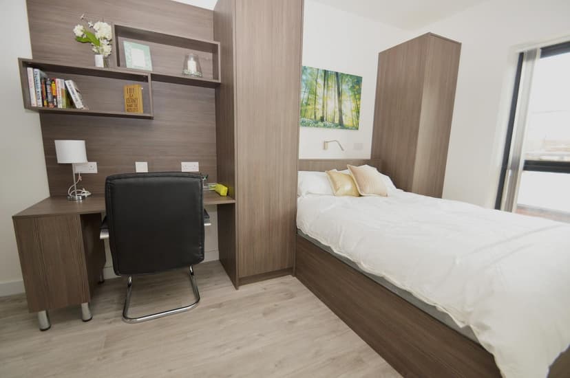 QED, Studio 11, Frederick Road - Image 4