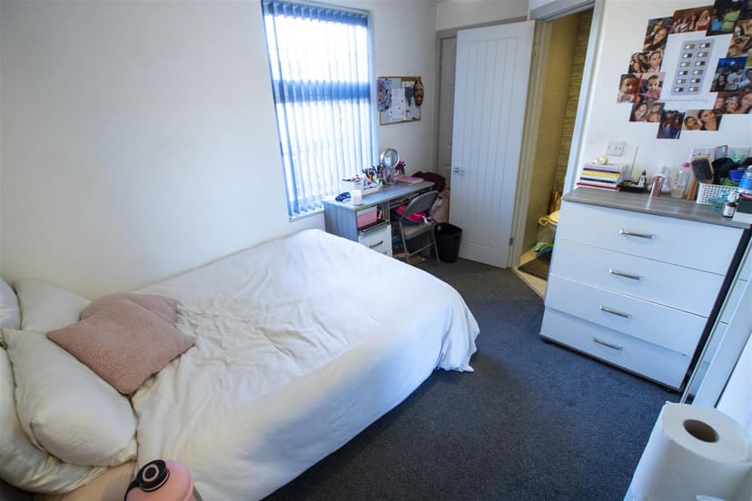 140, Tiverton Road - Image 6