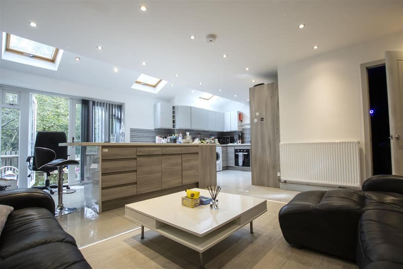 73, Harrow Road - Image 14