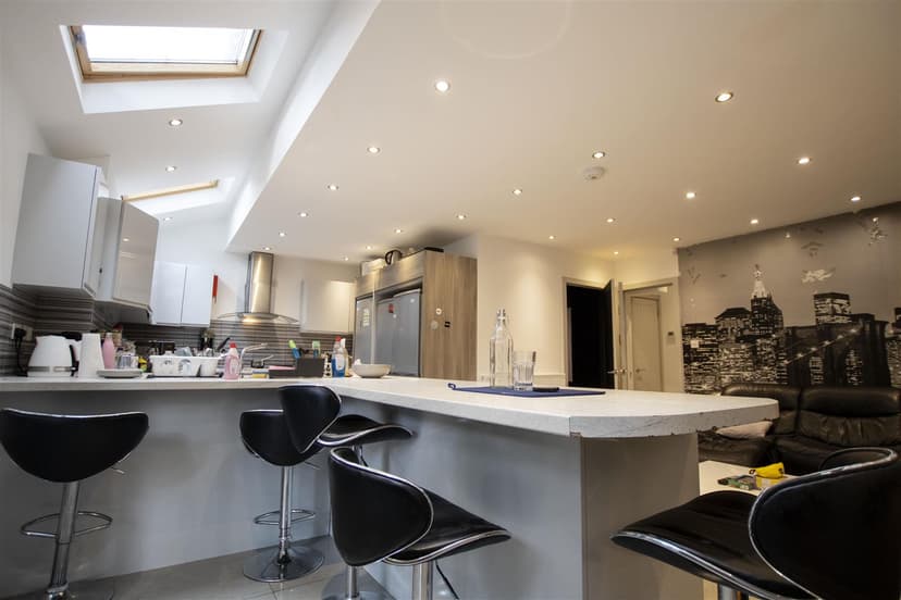 73, Harrow Road - Image 13