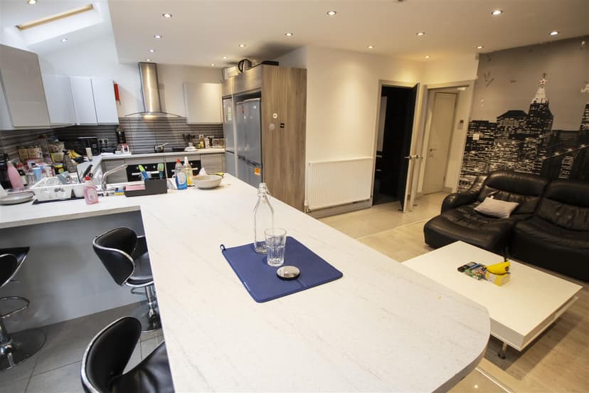 73, Harrow Road - Image 12