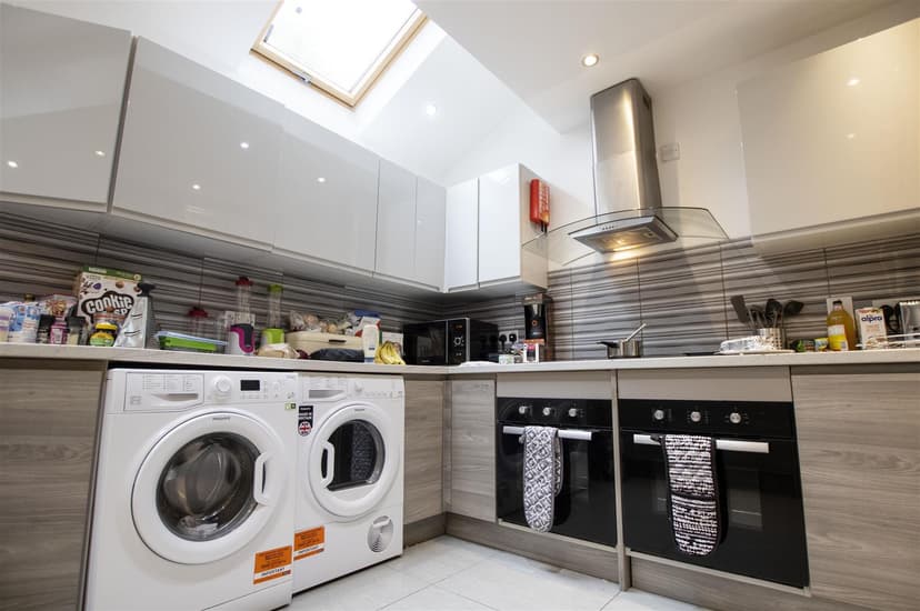 73, Harrow Road - Image 11