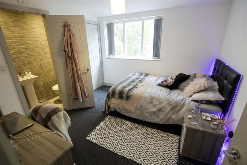 73, Harrow Road - Image 8