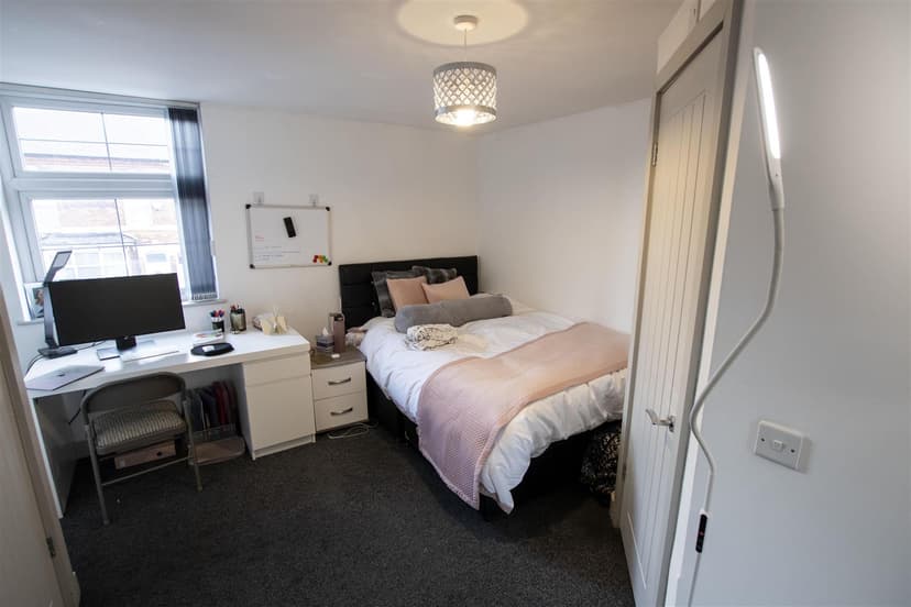 73, Harrow Road - Image 7