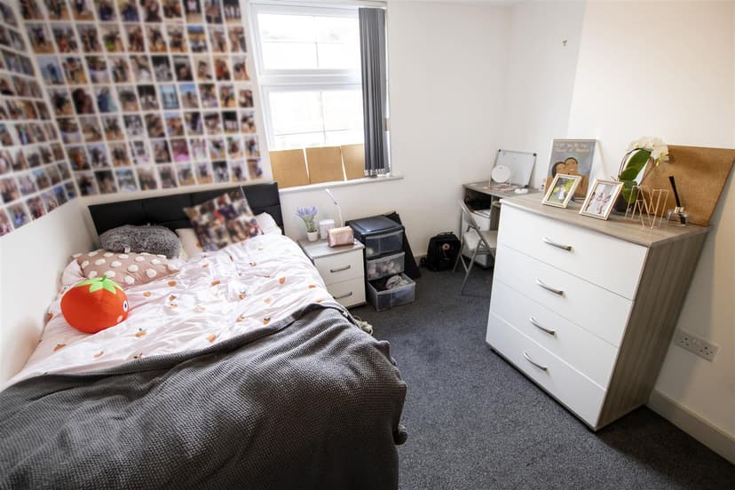 73, Harrow Road - Image 6