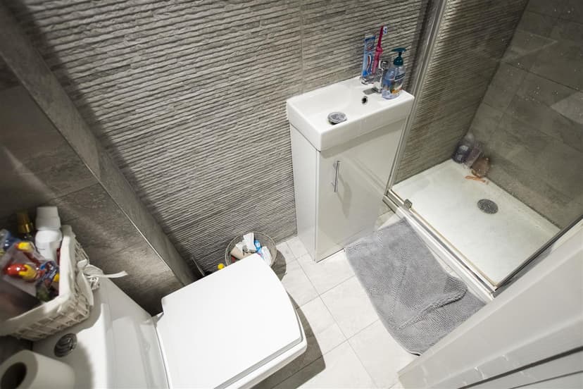 36, Luton Road - Image 3