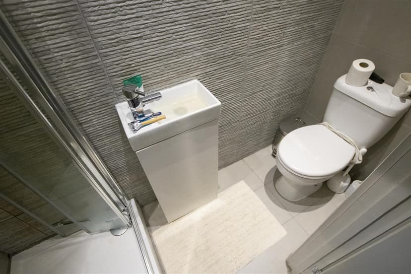 185, Tiverton Road - Image 3