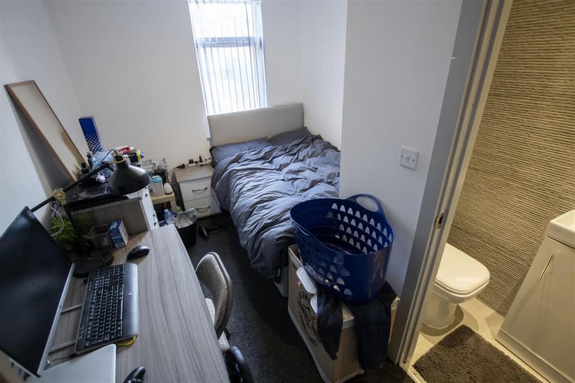 13, Luton Road - Image 5