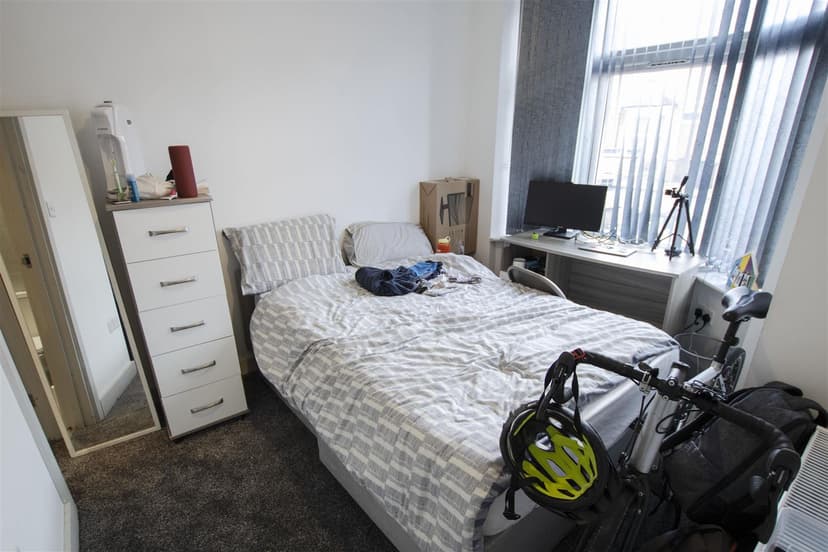 13, Luton Road - Image 4