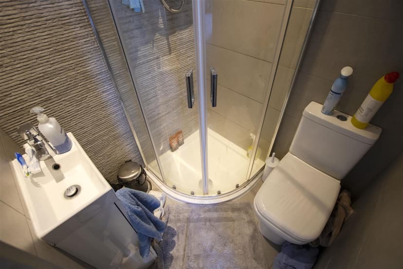 13, Luton Road - Image 3