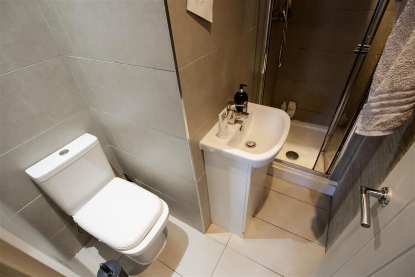 13, Luton Road - Image 2