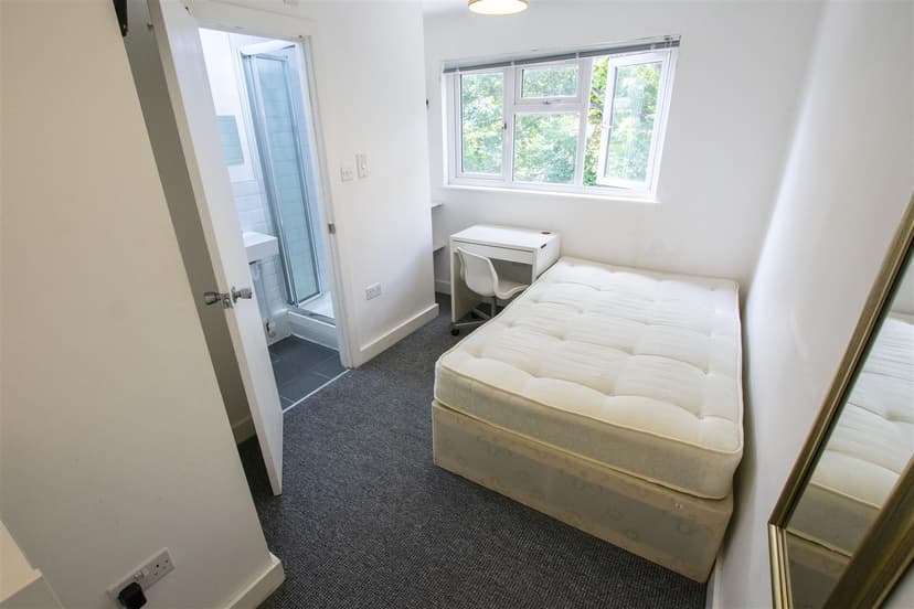 24, George Road - Image 5