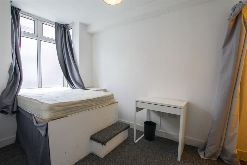 24, George Road - Image 1