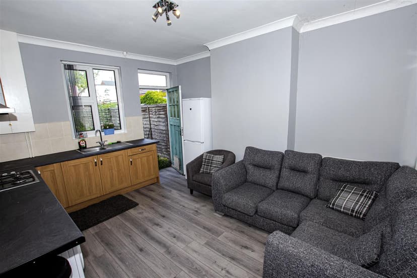 Lottie Road - Image 9