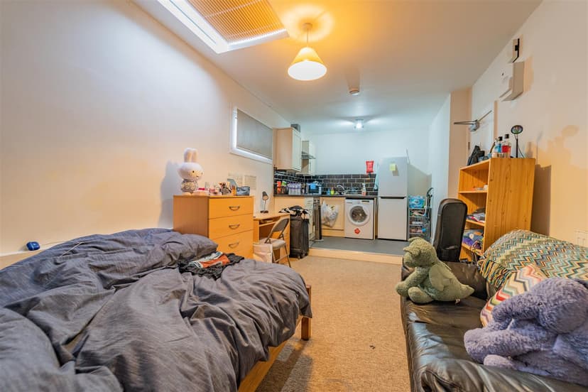 Studio 2, Oakfield Road - Image 3