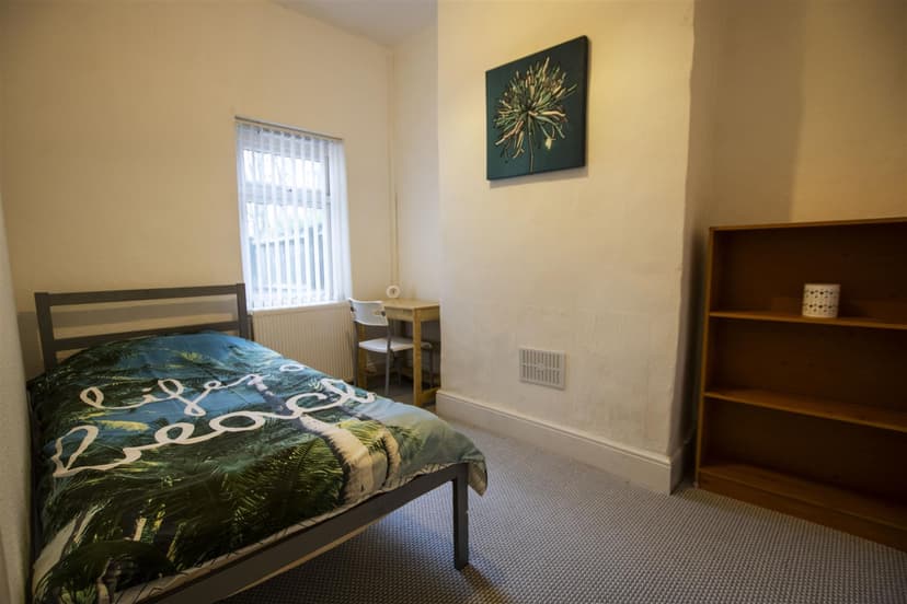 37, Gleave Road - Image 2