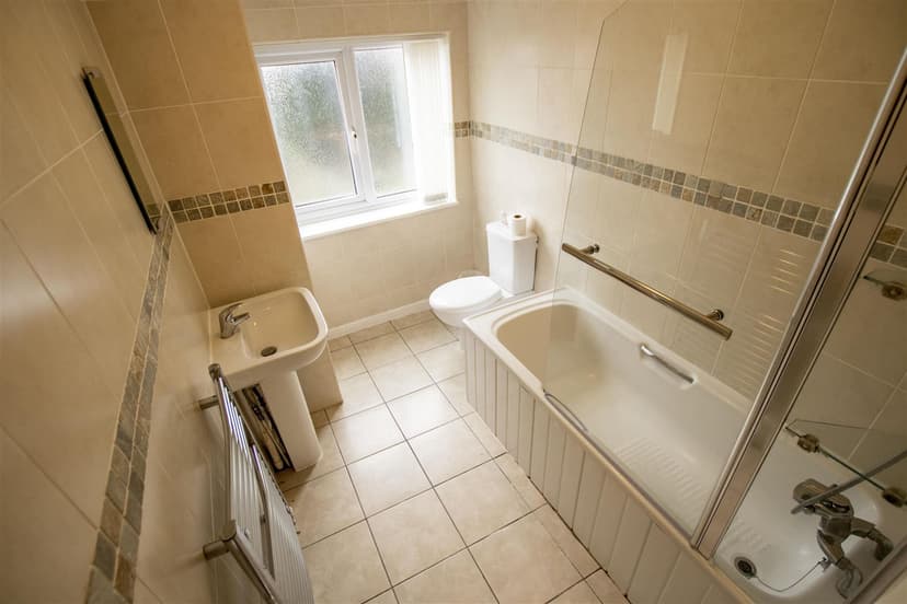 37, Gleave Road - Image 1