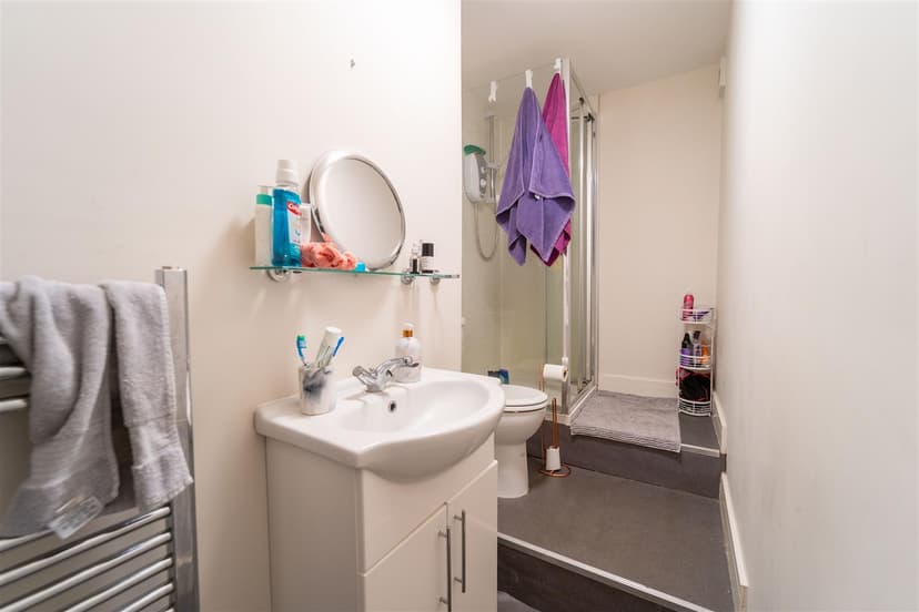 Studio 4, Oakfield Road - Image 2