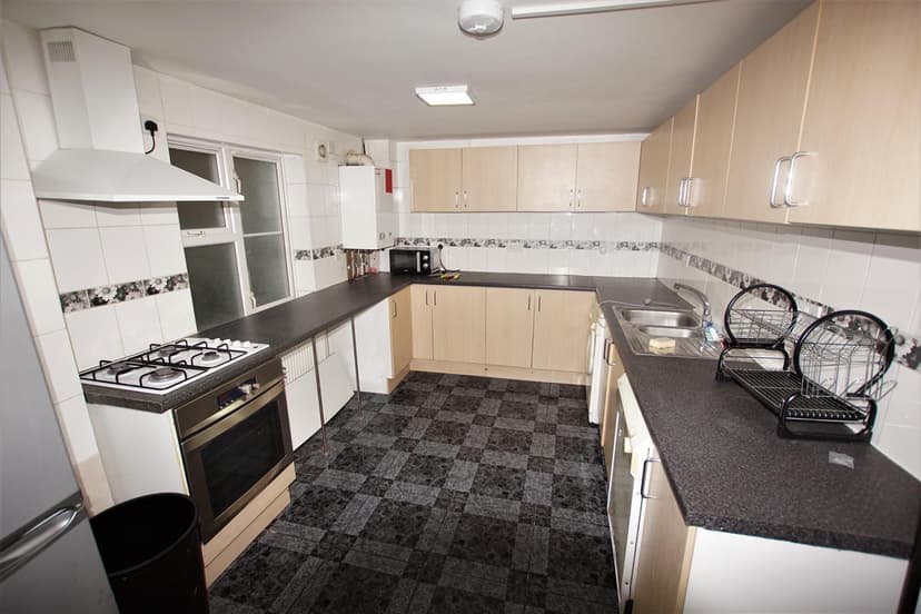 Flat D, Bristol Road - Image 1