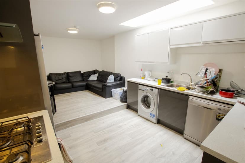 |., Hubert Road - Image 11