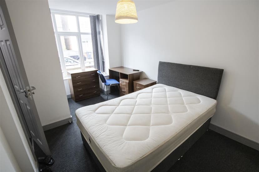 |., Hubert Road - Image 1