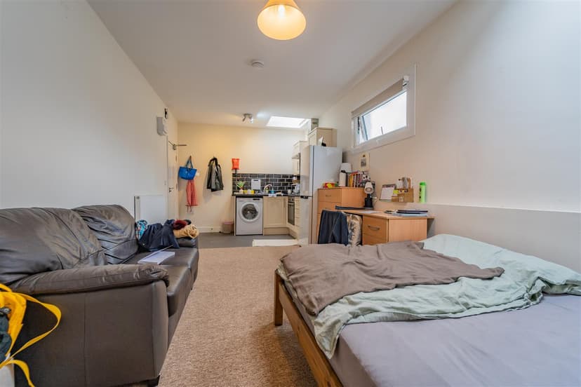 Studio 3, Oakfield Road - Image 3