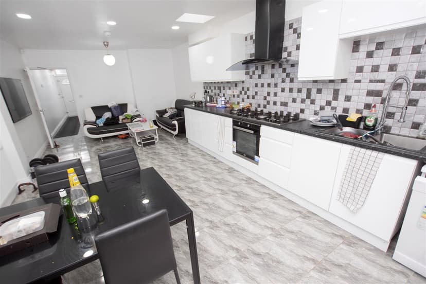 Heeley Road - Image 13