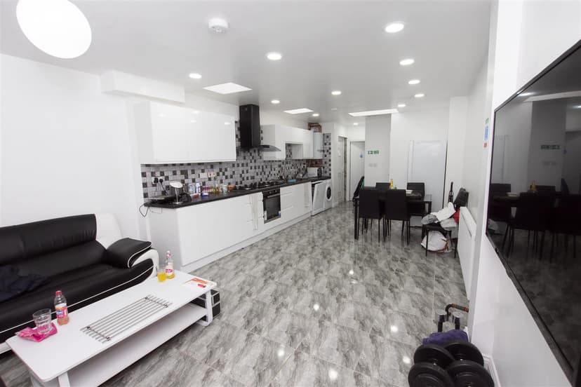 Heeley Road - Image 11