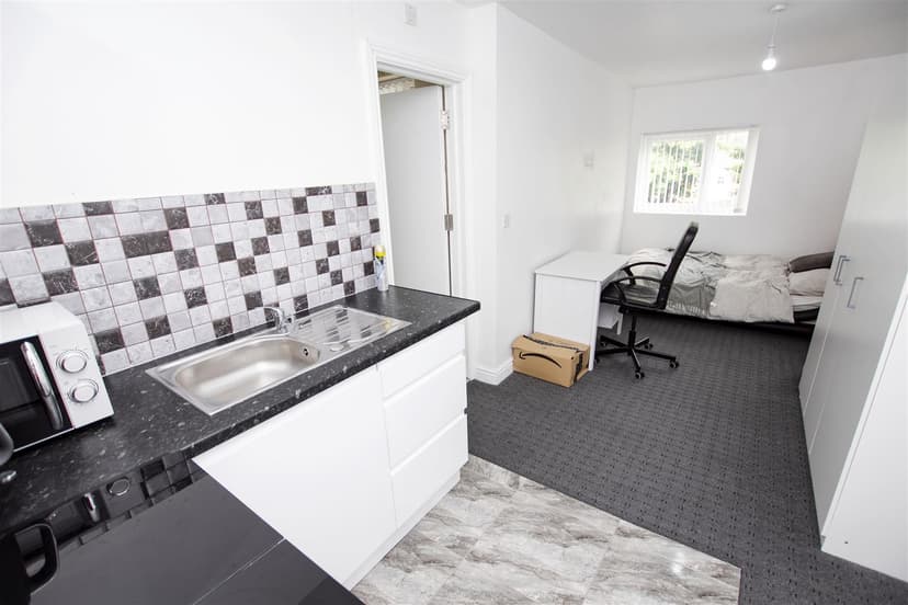 Heeley Road - Image 6