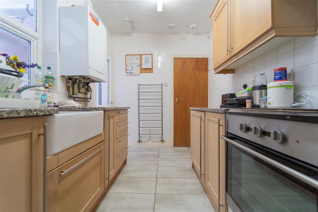 Warwards Lane - Image 25