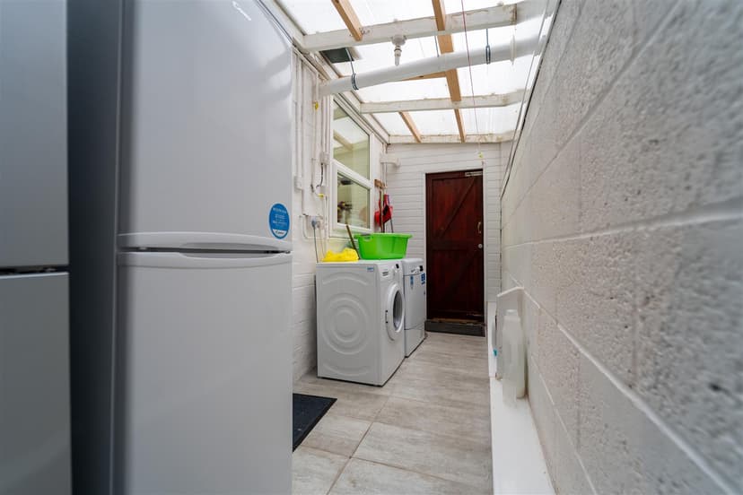 Warwards Lane - Image 21