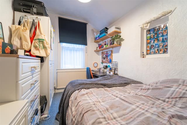 Warwards Lane - Image 15