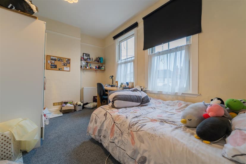 Warwards Lane - Image 11