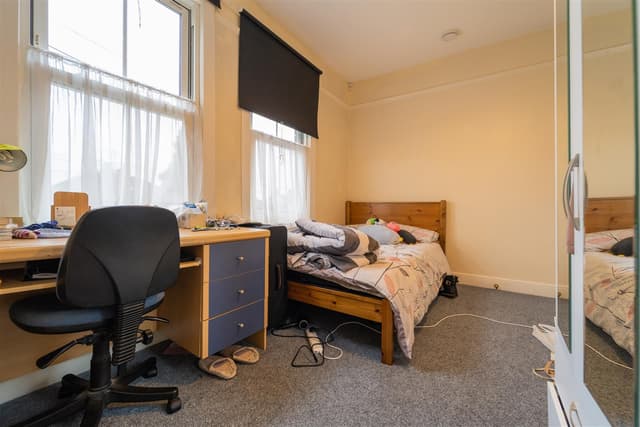 Warwards Lane - Image 10