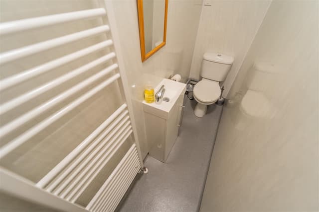 Warwards Lane - Image 9