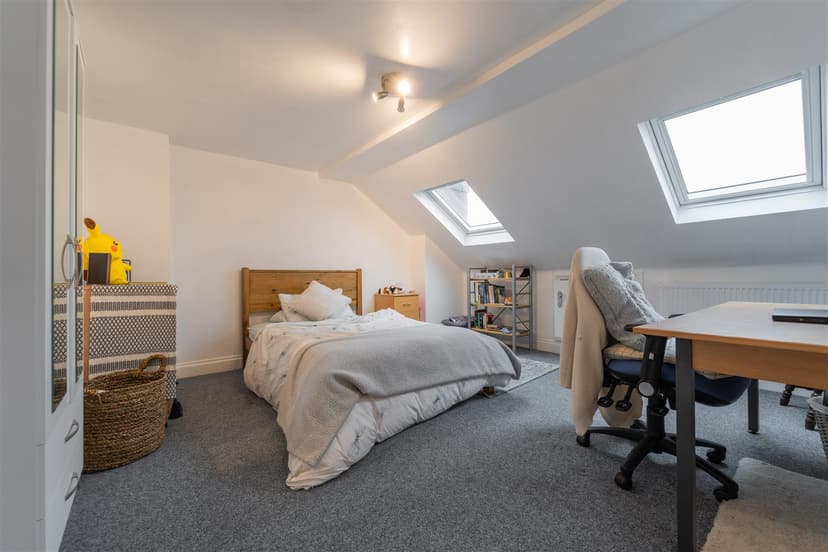 Warwards Lane - Image 7