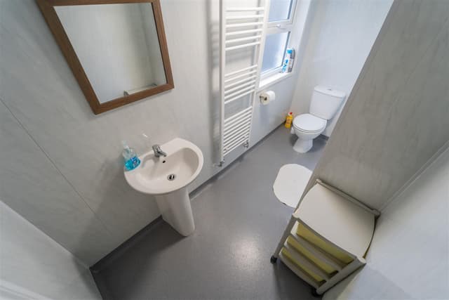 Warwards Lane - Image 5