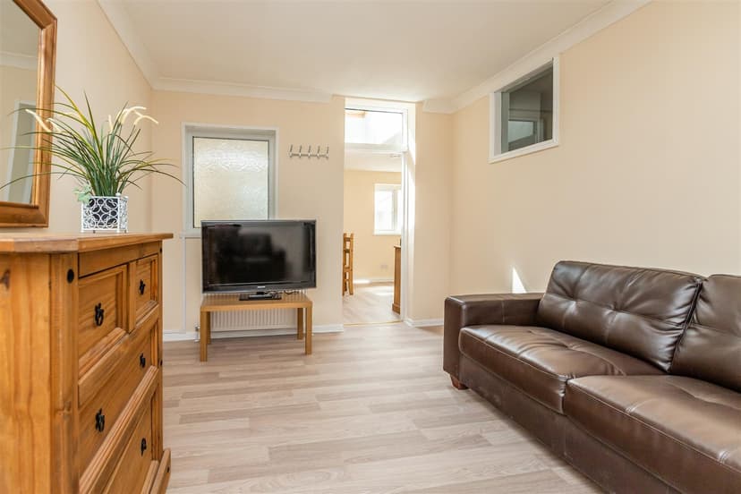 31, Wellman Croft - Image 24