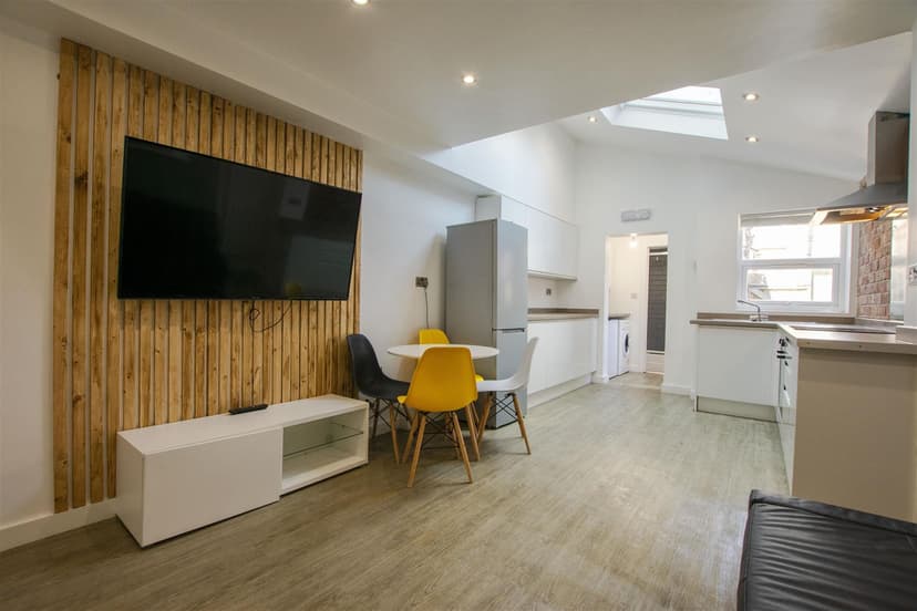 Daisy Road - Image 9