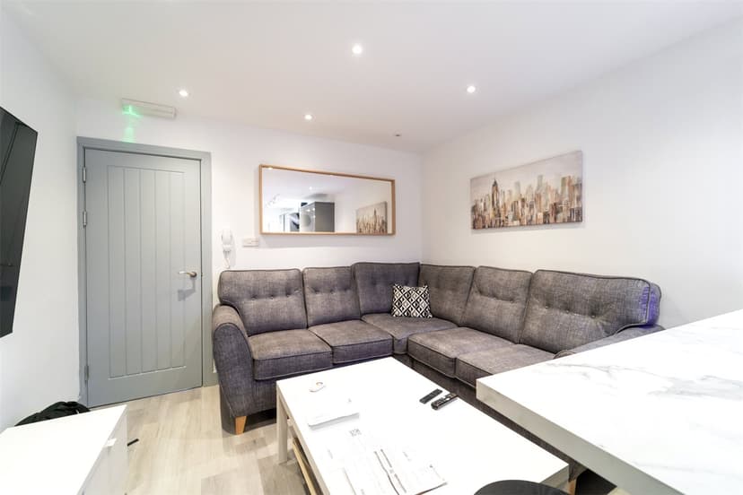 28, North Road - Image 15
