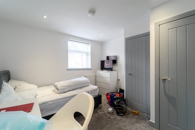 28, North Road - Image 12