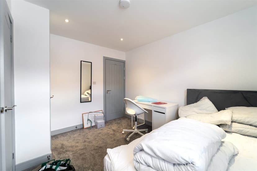 28, North Road - Image 11